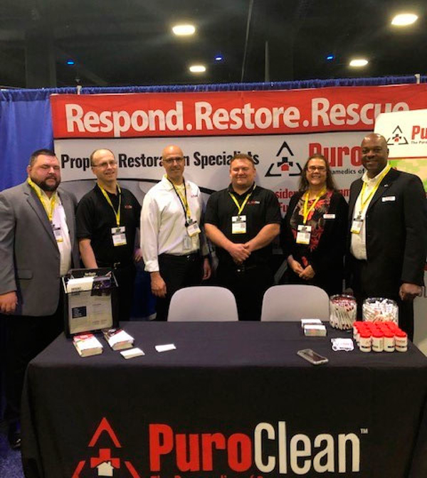 Los franquiciados de Puro Clean participan en Condominium Expo en Boston