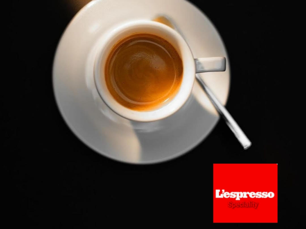 L,espresso Speciality, negocio take away italiano de exito, cafes,tes,helados,piadinas,mockteles, cockteles, etc, un solo empleado